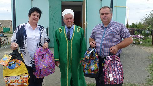 Укрепляются национальные традиции